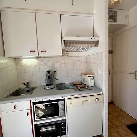 Apartment T2 Climatise A Cavalaire, Parking Prive, Proche Centre Et Plages, Balcon Au Calme - Fr-1-226b-110